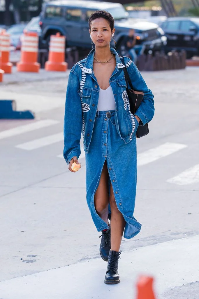 Como usar saia longa jeans em 2023