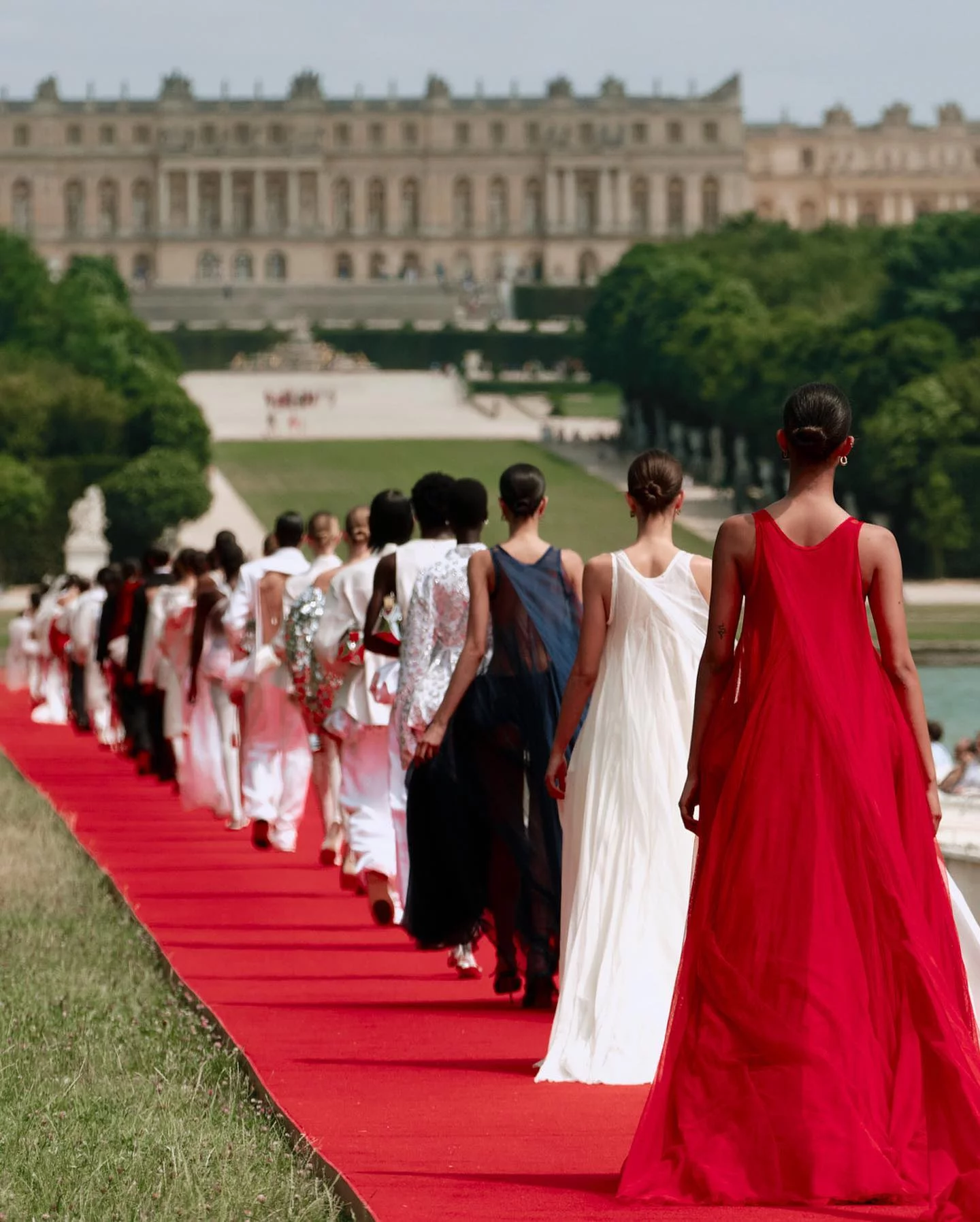 Jacquemus desfila o outono inverno 2023 em Versailles