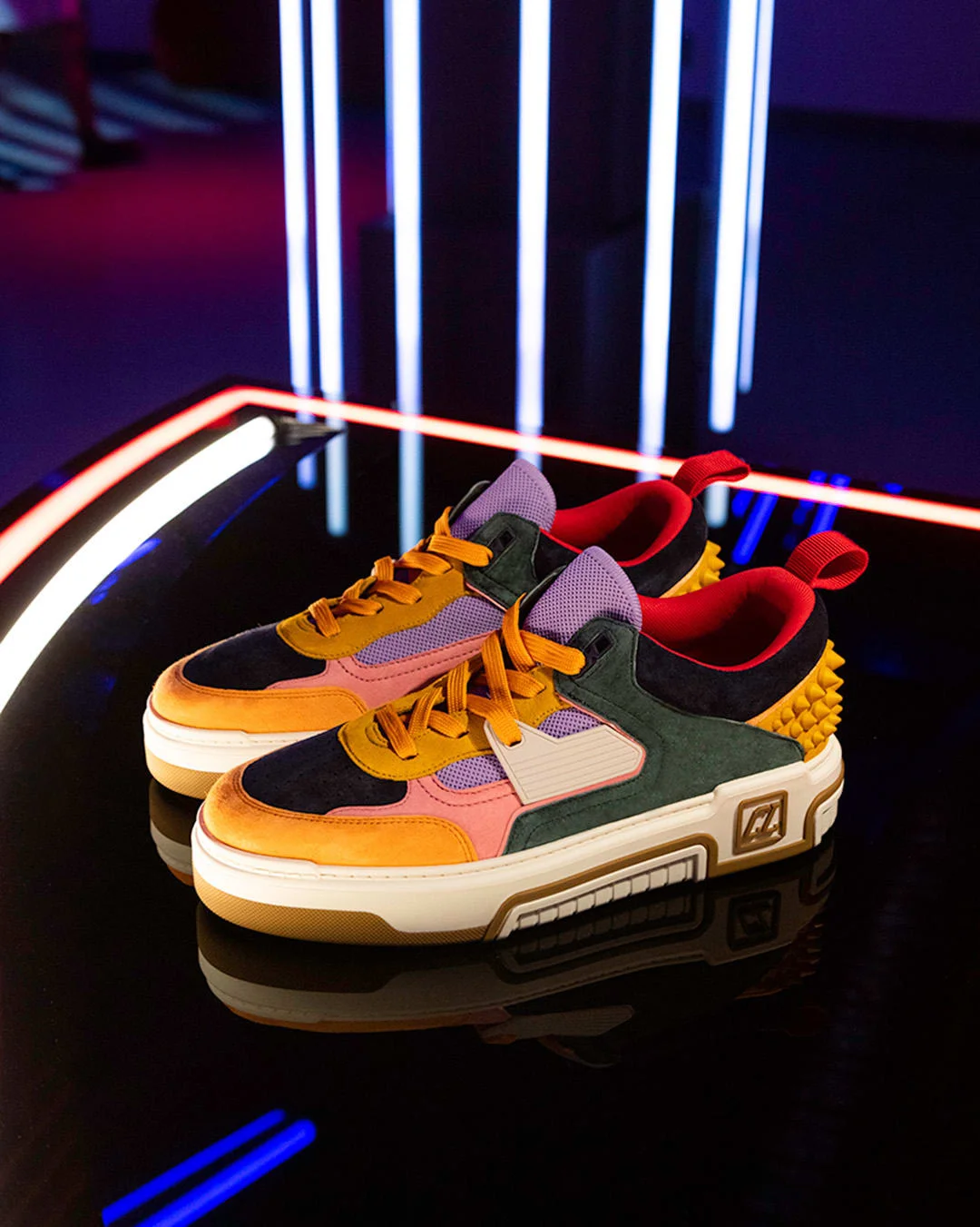 ASTROLOUBI: Christian Louboutin apresenta novo sneaker