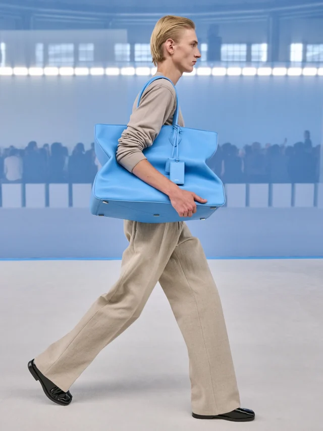 Ferragamo apresenta nova bolsa Tote