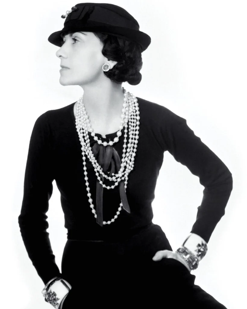 Coco Chanel: 8 tendências de moda que a estilista criou (e você usa até  hoje!), Moda & Beleza