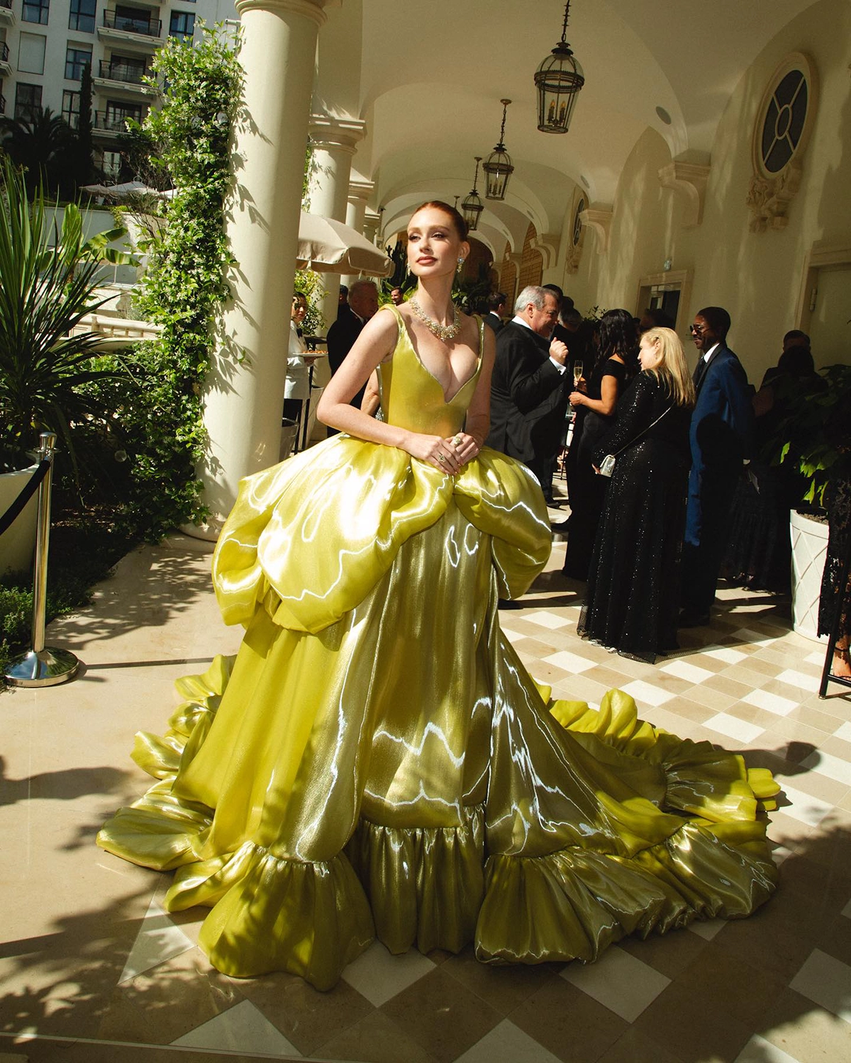 Marina Ruy Barbosa deslumbrante em Cannes