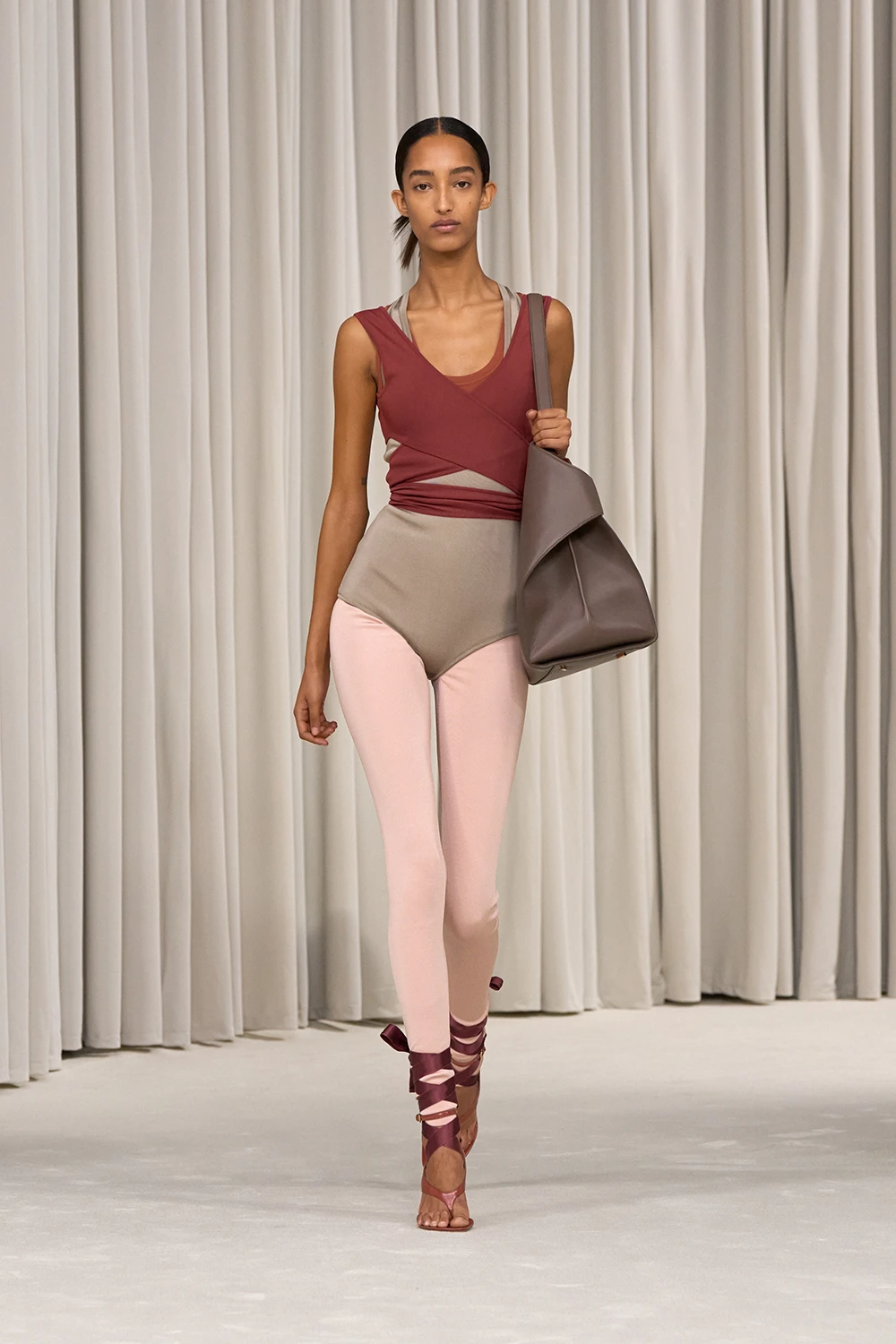 Ferragamo se inspira no ballet para coleção de Primavera Verão 2025