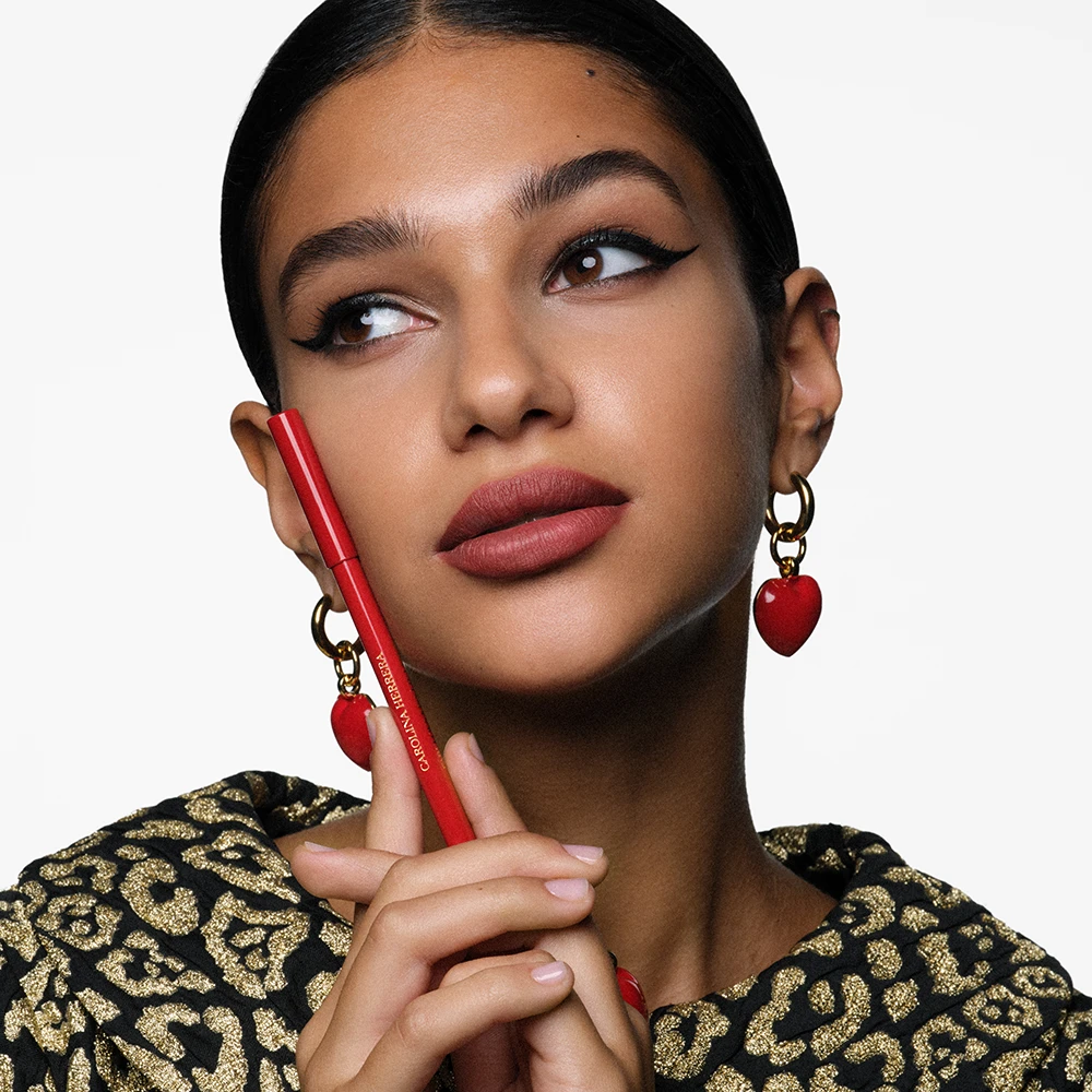 Carolina Herrera Beauty lança lápis labial Fabulous Kiss