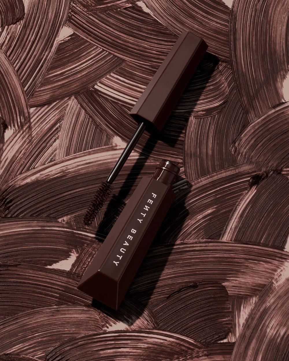 Fenty Beauty lança máscara de cílios Hella Thicc na cor marrom